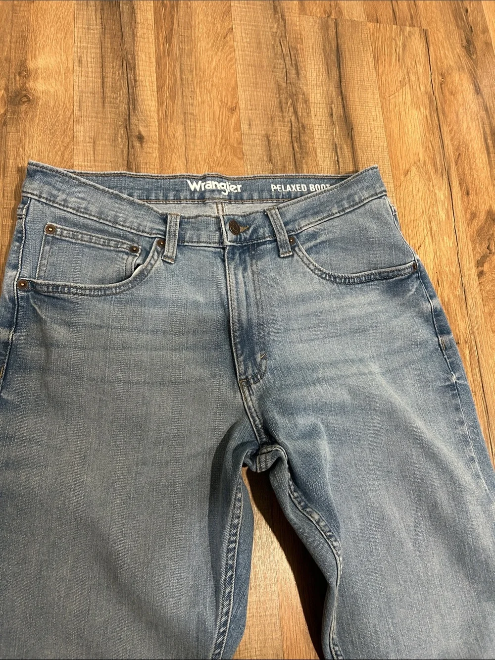 Wrangler Men’s Stonewashed Denim Relaxed Boots Jeans Sz 32/32